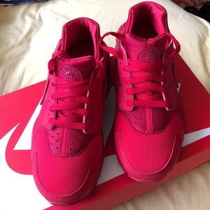 University red Nike Huarache Run (Grade school)